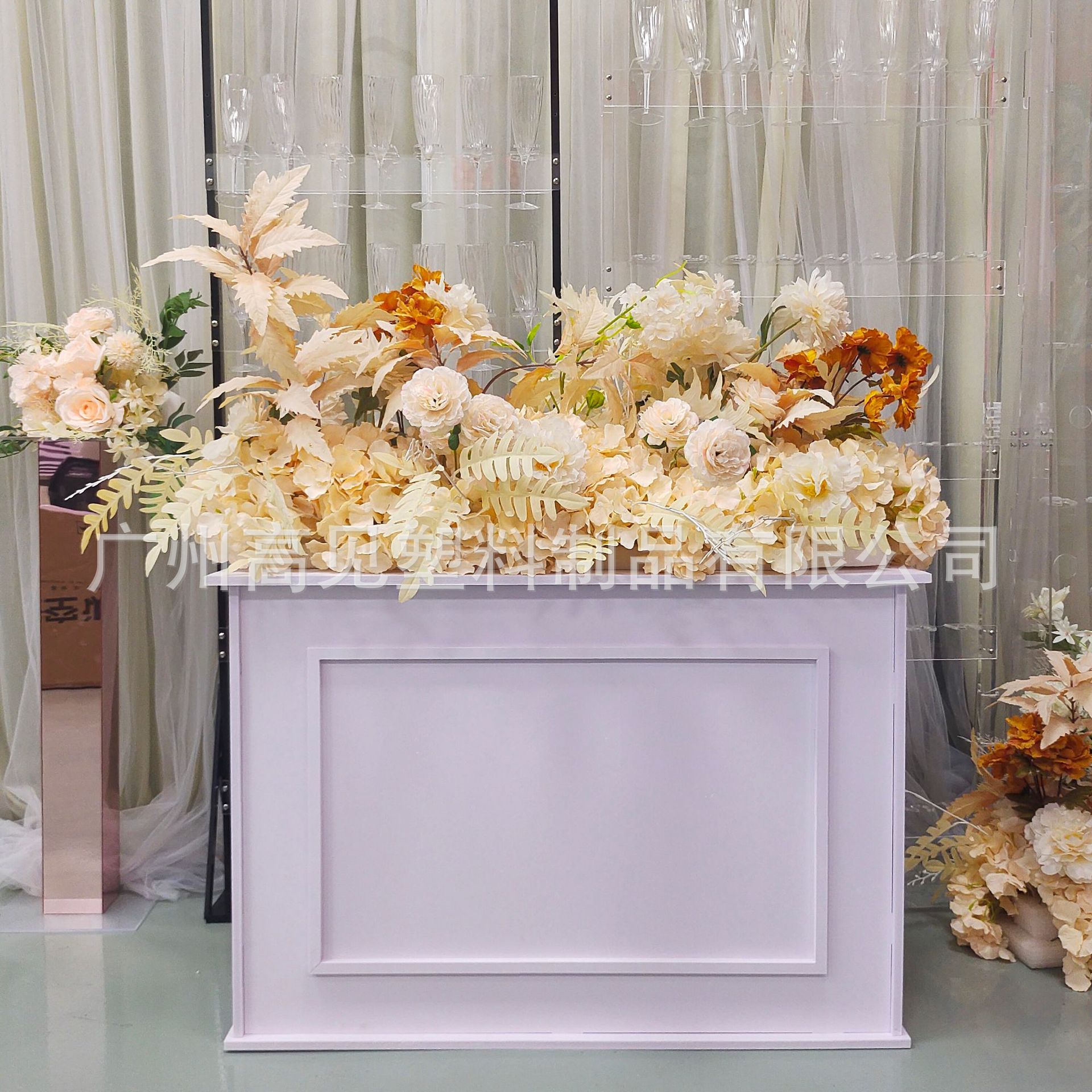 تصميم موقع حفل الزفاف بأعمدة ر - مراجعة Supply Wedding Venue وسعره